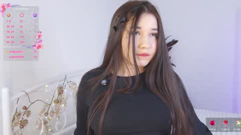 Snapshot of _noell_ chatting on 01.25.25 Vivian online show from 01.25.25
