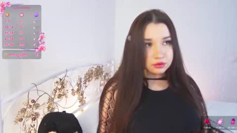 Snapshot of _noell_ chatting on 02.25.25 Vivian online show from 02.25.25