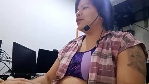 Snapshot of _paradissela chatting on 04.24.26 GAIA online show from 04.24.26