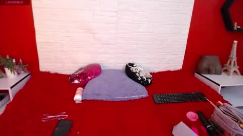 Laura online show from 12.19.25