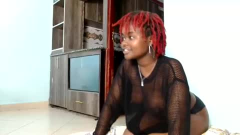 Snapshot of _prettyred chatting on 11.04.25 _prettyred online show from 11.04.25