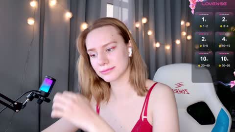 Snapshot of _ramona__ chatting on 12.25.24 im Amy online show from 12.25.24