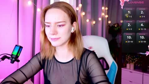 Snapshot of _ramona__ chatting on 01.02.25 im Amy online show from 01.02.25