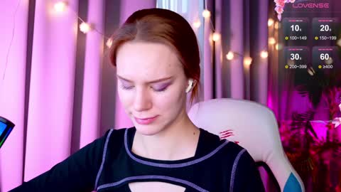 Snapshot of _ramona__ chatting on 01.06.25 im Amy online show from 01.06.25