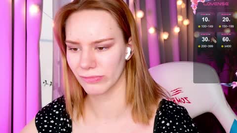 Snapshot of _ramona__ chatting on 01.09.25 im Amy online show from 01.09.25