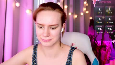 Snapshot of _ramona__ chatting on 01.10.25 im Amy online show from 01.10.25