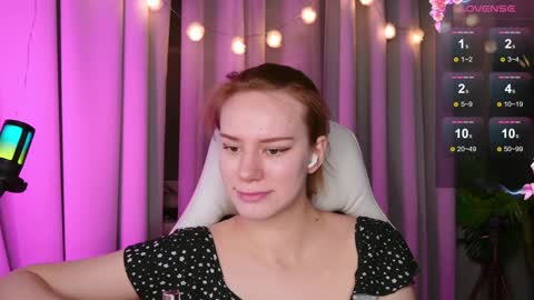 Snapshot of _ramona__ chatting on 01.11.25 im Amy online show from 01.11.25