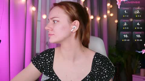 Snapshot of _ramona__ chatting on 01.11.25 im Amy online show from 01.11.25