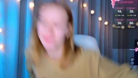 Snapshot of _ramona__ chatting on 02.05.25 im Amy online show from 02.05.25