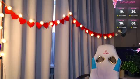 Snapshot of _ramona__ chatting on 02.05.25 im Amy online show from 02.05.25