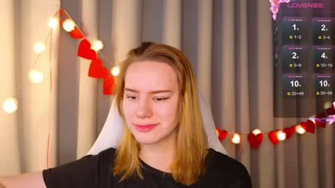 Snapshot of _ramona__ chatting on 02.08.25 im Amy online show from 02.08.25