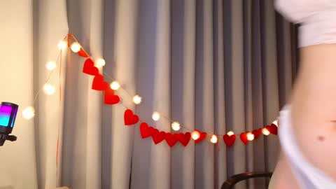 Snapshot of _ramona__ chatting on 02.08.25 im Amy online show from 02.08.25