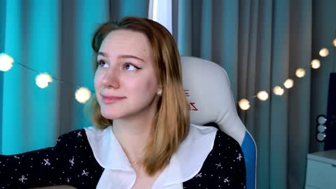 Snapshot of _ramona__ chatting on 03.03.25 im Amy online show from 03.03.25