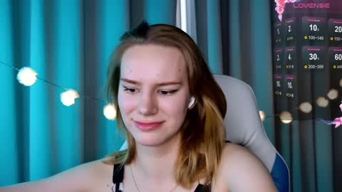 Snapshot of _ramona__ chatting on 03.04.25 im Amy online show from 03.04.25