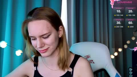 Snapshot of _ramona__ chatting on 03.04.25 im Amy online show from 03.04.25