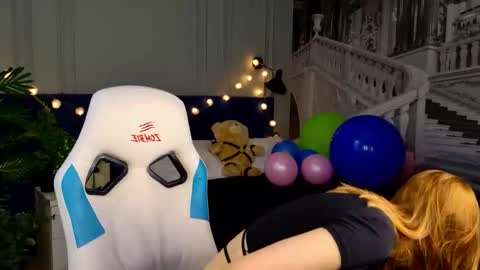 Snapshot of _ramona__ chatting on 09.14.25 im Amy online show from 09.14.25