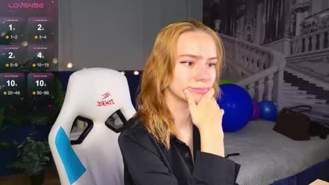 Snapshot of _ramona__ chatting on 09.22.25 im Amy online show from 09.22.25