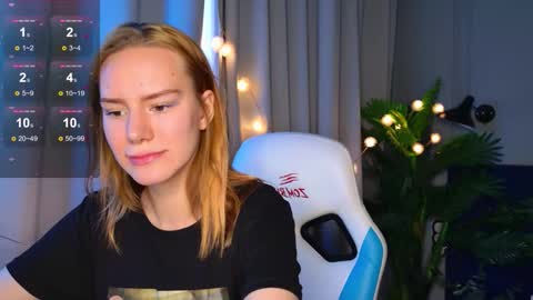 Snapshot of _ramona__ chatting on 10.03.25 im Amy online show from 10.03.25