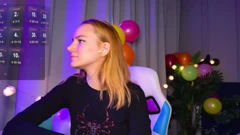 Snapshot of _ramona__ chatting on 10.07.25 im Amy online show from 10.07.25