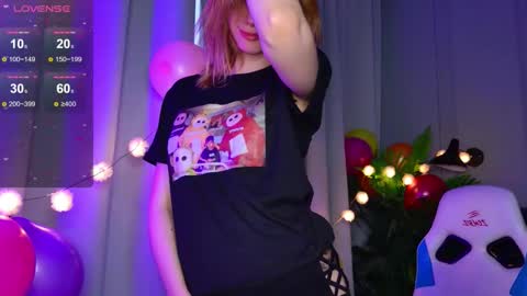 Snapshot of _ramona__ chatting on 10.10.25 im Amy online show from 10.10.25