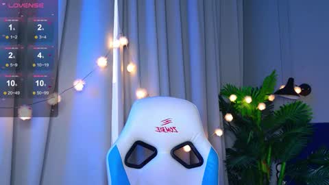 Snapshot of _ramona__ chatting on 10.13.25 im Amy online show from 10.13.25