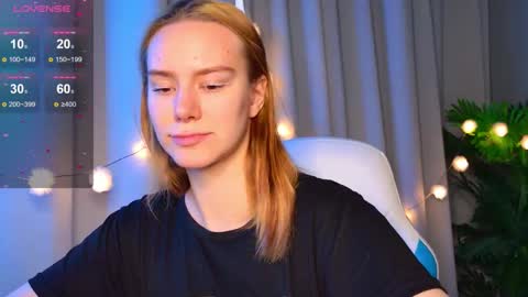 Snapshot of _ramona__ chatting on 10.16.25 im Amy online show from 10.16.25