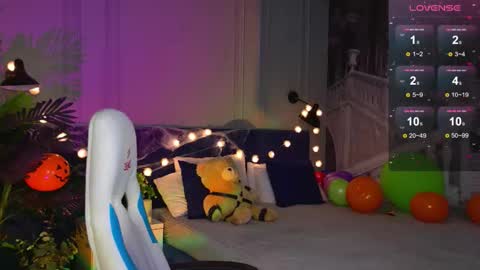 Snapshot of _ramona__ chatting on 10.25.25 im Amy online show from 10.25.25