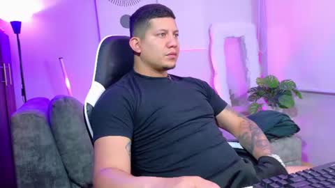 Snapshot of _robertobaggio chatting on 06.18.26 Roberto online show from 06.18.26