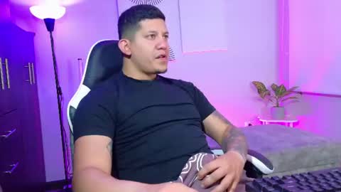 Snapshot of _robertobaggio chatting on 07.17.26 Roberto online show from 07.17.26