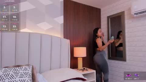 Snapshot of _sammy_fit chatting on 02.18.25 Antonella online show from 02.18.25