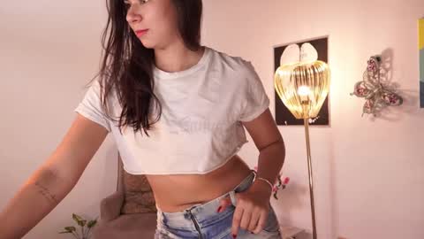 Snapshot of _samycute chatting on 02.07.25 Samy. online show from 02.07.25