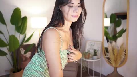 Snapshot of _samycute chatting on 03.06.25 Samy. online show from 03.06.25