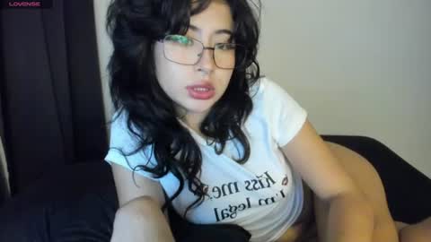 Snapshot of _scarletgirl_ chatting on 06.15.26 Chloee online show from 06.15.26