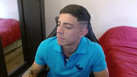 Snapshot of _schnnneider_ chatting on 10.03.25 SCHNEIDER online show from 10.03.25