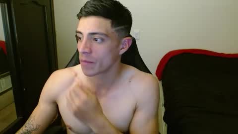 Snapshot of _schnnneider_ chatting on 10.08.25 SCHNEIDER online show from 10.08.25