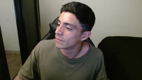 Snapshot of _schnnneider_ chatting on 10.26.25 SCHNEIDER online show from 10.26.25