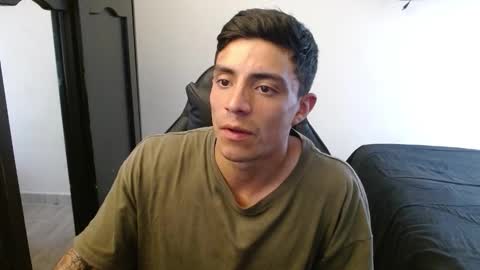 Snapshot of _schnnneider_ chatting on 10.26.25 SCHNEIDER online show from 10.26.25