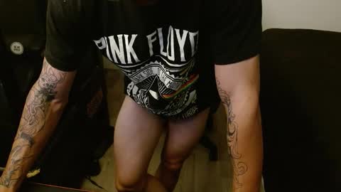 Snapshot of _schnnneider_ chatting on 10.28.25 SCHNEIDER online show from 10.28.25