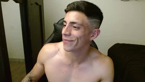 Snapshot of _schnnneider_ chatting on 10.29.25 SCHNEIDER online show from 10.29.25