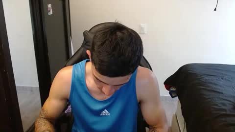 Snapshot of _schnnneider_ chatting on 11.02.25 SCHNEIDER online show from 11.02.25