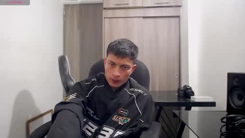 Juan Pablo-independent model online show from 01.20.25
