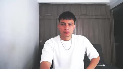 Juan Pablo-independent model online show from 09.19.25