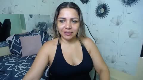 Snapshot of _sexyredhead_ chatting on 10.05.25 KATA online show from 10.05.25