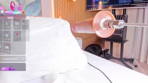 Snapshot of _sharlottt_ chatting on 09.24.25 _sharlottt_ online show from 09.24.25