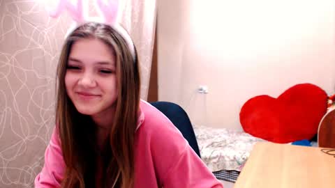 Snapshot of _shy_bunny__ chatting on 01.11.25 Mari online show from 01.11.25