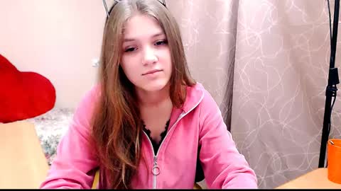 Snapshot of _shy_bunny__ chatting on 01.12.25 Mari online show from 01.12.25