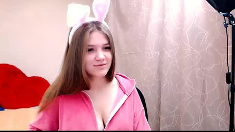 Snapshot of _shy_bunny__ chatting on 01.13.25 Mari online show from 01.13.25
