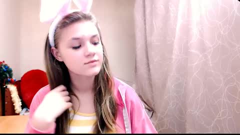 Snapshot of _shy_bunny__ chatting on 01.14.25 Mari online show from 01.14.25