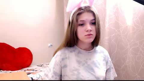 Snapshot of _shy_bunny__ chatting on 01.16.25 Mari online show from 01.16.25
