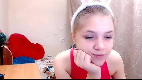 Snapshot of _shy_bunny__ chatting on 01.22.25 Mari online show from 01.22.25